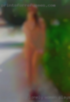 Personality lonely women plays a role near Houston TX.
